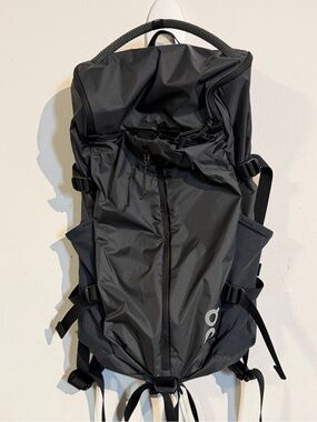 On cloud running  gray Black Men’s Technical Backpack